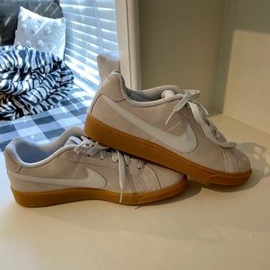 Nike Court Royale Suede